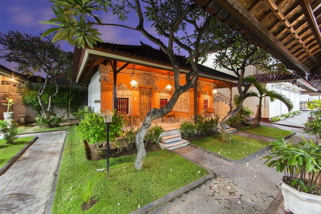Surya Tropical Kuta Hotel Kuta  Ngoại thất bức ảnh