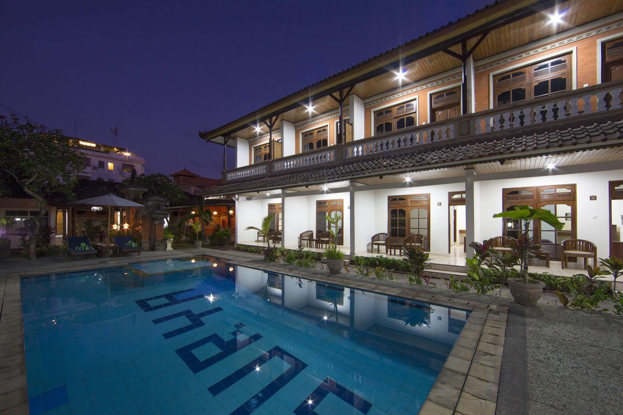 Surya Tropical Kuta Hotel Kuta  Ngoại thất bức ảnh