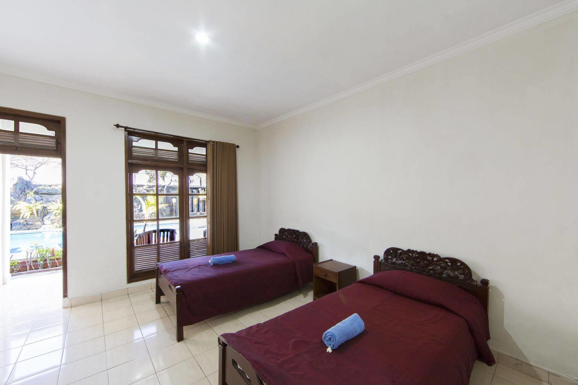 Surya Tropical Kuta Hotel Kuta  Ngoại thất bức ảnh