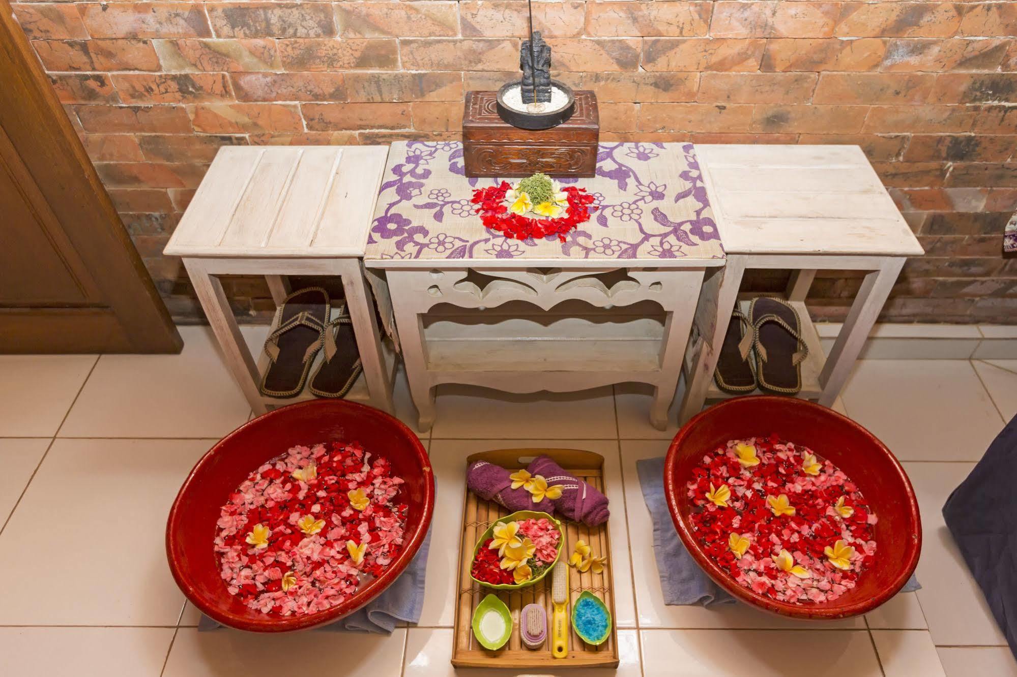 Surya Tropical Kuta Hotel Kuta  Ngoại thất bức ảnh